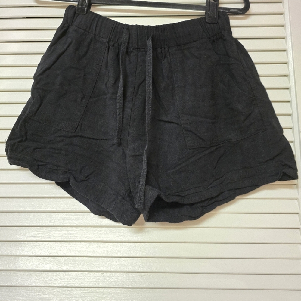 Black Cotton & Linen Casual Shorts With Drawstring Waist & Pockets